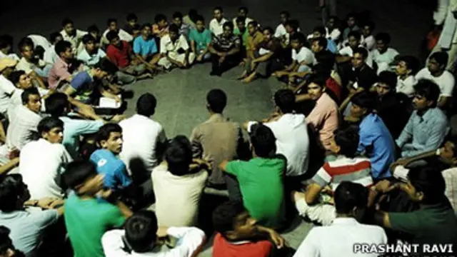 Estudiantes en la estación de Bihar