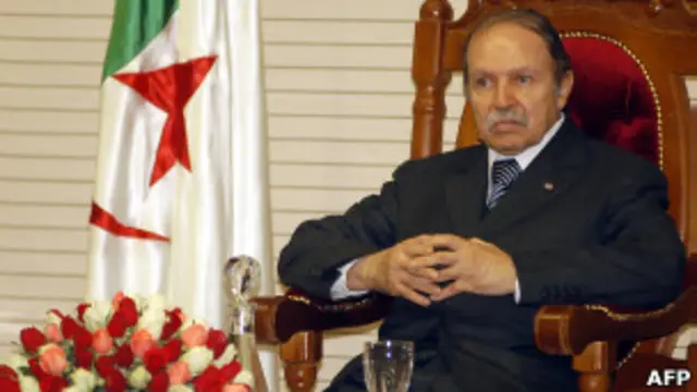 عبدالعزیز بوتفلیقه در سال ١٩٧٥ که دولتهای ایران و عراق برای حل و فصل اختلافات مرزی، به خصوص بر سر وضعیت حقوقی اروندرود، معاهده الجزایر را امضا کردند، وزیر امور خارجه الجزایر بود