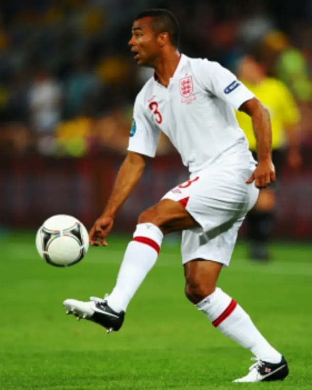 Ashley Cole kejar caps 100 bersama Inggris.