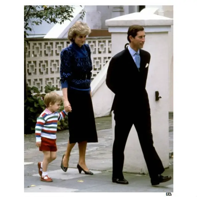 Pangeran William dengan ayah dan ibunya