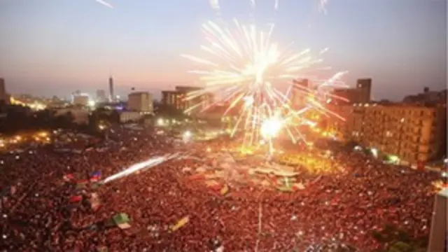 جشن طرفداران اخوان المسلمین پس از اعلام پیروزی محمد مرسی در میدان تحریر