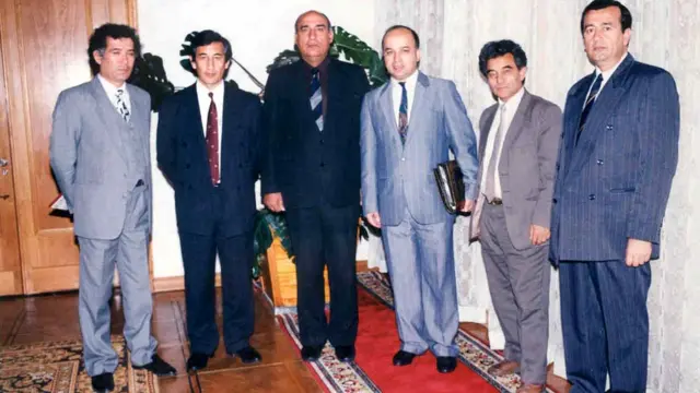 هیئت حکومتی در دور اول مذاکرات صلح تاجیکان، در مسکو. آوریل ۱۹۹۴.