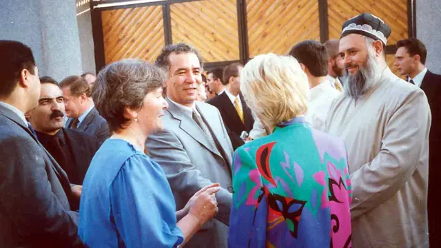 در مهمانی سفارت آلمان در شهر دوشنبه. آوریل سال ۲۰۰۲.