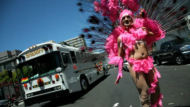 این برنامه هر سال بدون هیچگونه وقفه ای تا کنون به صورت منظم و در آخرین هفته ژوئن برگزار شده است