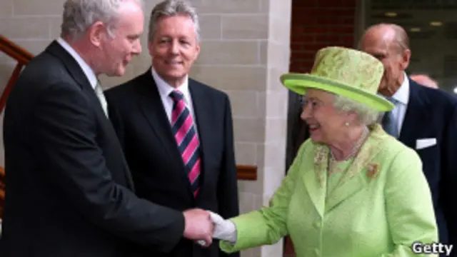 Историческое рукопожатие состоялось на художественной выставке в Белфасте