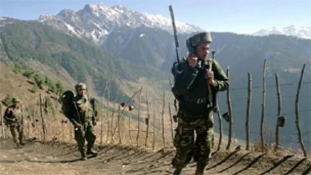 بھارتی حکام کے مطابق یہ واقعہ منگل کی صبح بھارتی فوج کی ایک چوکی کے قریب پیش آیا ہے