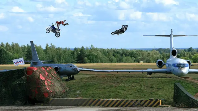 Мотоциклисты на шоу в Жуковсом