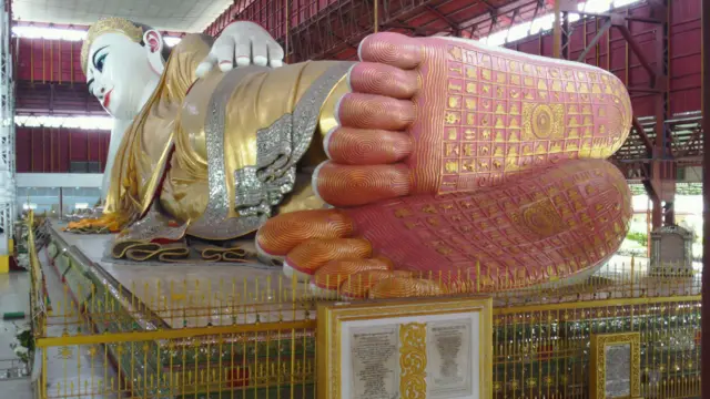 Tượng Phật nằm tại Rangoon.