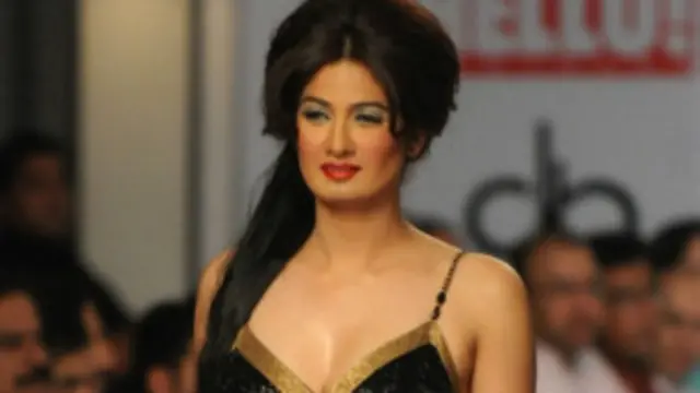 2009 میں جب پہلا فیشن ویک منقعد کیا گیا، تو بین الاقوامی ذرائع ابلاغ نے اس کو بہت کوریج دی: عائشہ ٹیمی