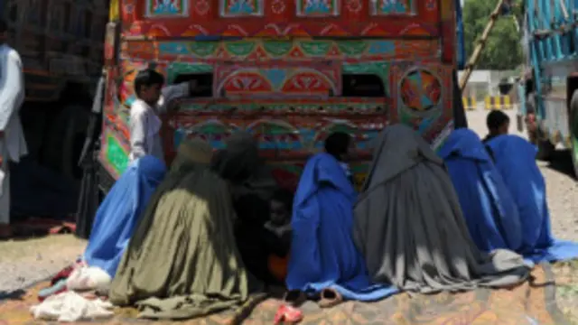 افغانان د دومره زیات شمېر بې روزګاره او بې وزله کډوالو بېرته ستنېدو اندېښمن کړي دي.