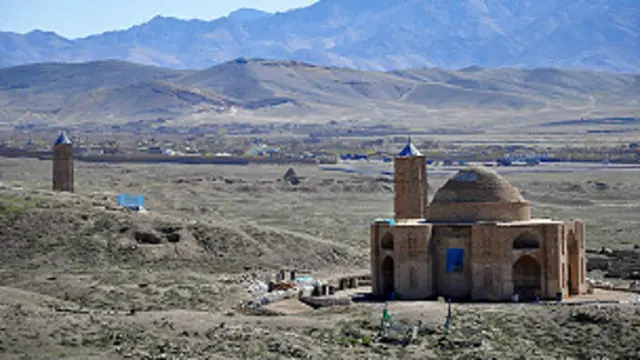 په غزني کې د تازه مهالنيو په چاپ خوښي ښوول شويو خو بيا هم د پښتو چاپي رسنيو رنګ تت ګڼل شړی دی،