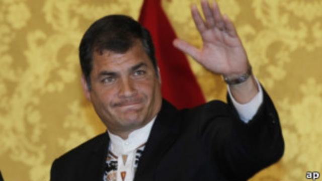 Para Tokatlián, casos como el de Lugo o el de Correa muestran una tendencia a deshacerse de presidentes molestos usando la Constitución. 