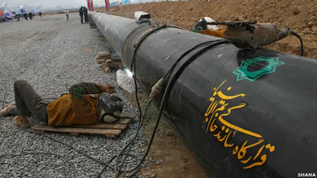 Ahmet Kasım Han, İran'ın Avrupa'ya karayoluyla doğalgaz nakletmek istemesi halinde Türkiye'nin önemli bir geçiş ülkesi olabileceğini söylüyor