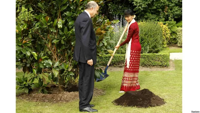 Aung San Suu Kyi in Paris