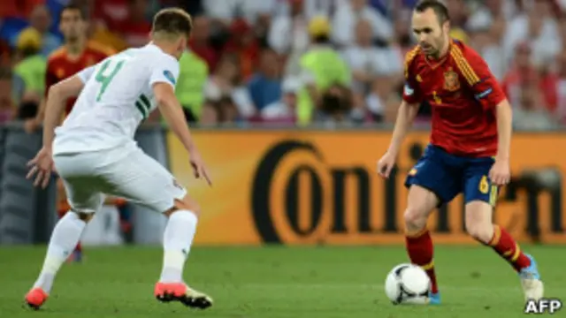 Kehadiran Andres Iniesta, kata Fabregas, berdampak pada gaya permainan Spanyol.