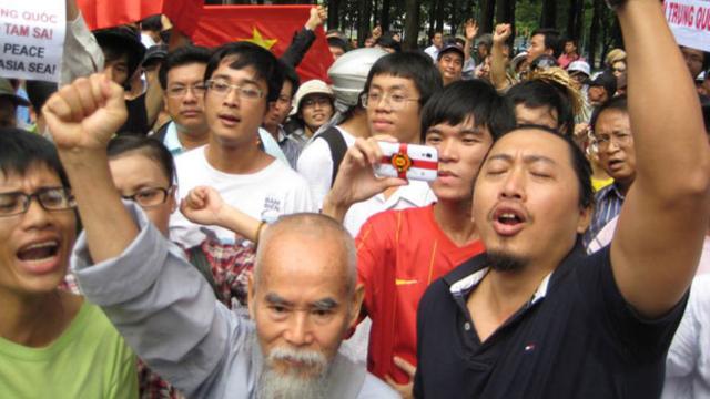 Cuộc biểu tình đã có sự tham gia của nhiều thế hệ Việt Nam khác nhau. 