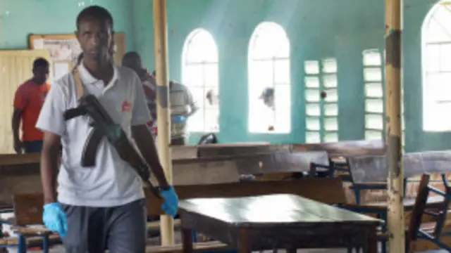 گریسا میں عیسائی برادری کے تقریباً تیس گرجا گھر ہیں