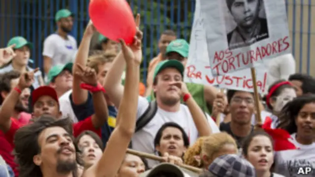 Protestos pela prisão de torturadores (Foto AP)