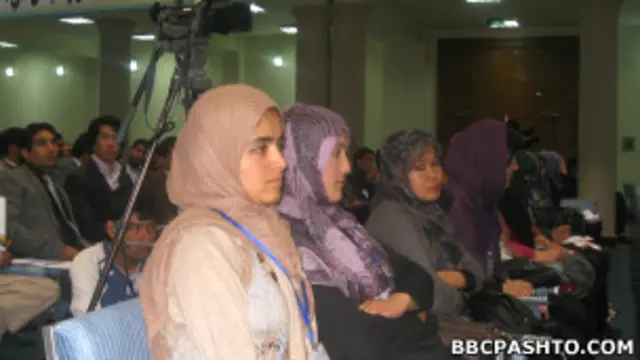 د سرشمېرنې اټکلونه ښيي چې د افغانستان کابو ۶۸ سلنه نفوس ځوانان تشکیلوي چې د ۲۵ کالونه ټیټ عمر لري.