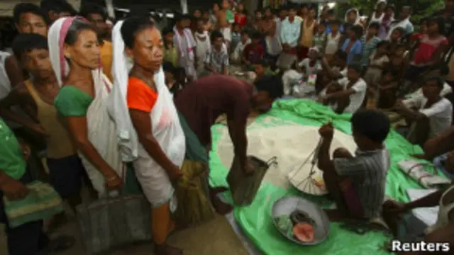 सरकारी मदद राहत शिविरों तक ही सीमित हैं तथा जो लोग दूर दराज़ इलाकों में फंसे हुए हैं उन तक अभी भी कोई राहत नहीं पहुँची हैं.