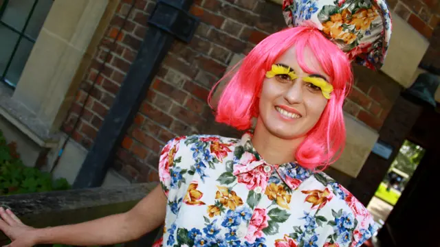 许多舞者在还没表演的时候，就已经在着装方面吸引了观众的眼球。 