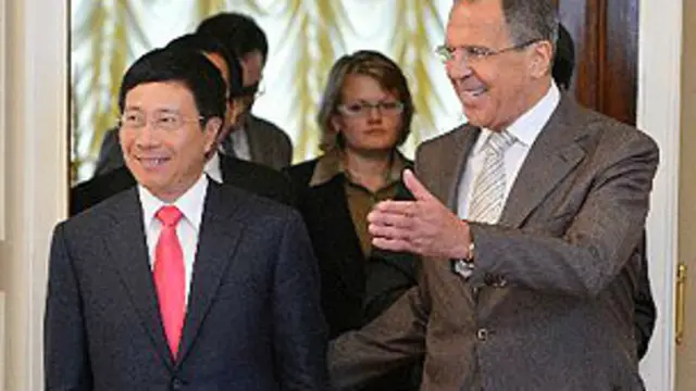 Ngoại trưởng Nga chào đón người đồng cấp Việt Nam 