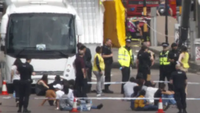 Penghentian bus di jalan