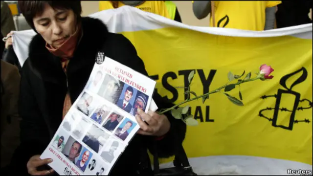 Loren Xolli yalangoch fotosuratlar