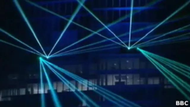 Лазерное шоу в честь открытия небоскреба Shard в Лондоне