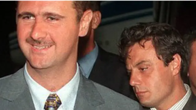 مناف مع الأسد (يمين)