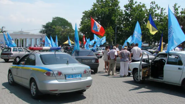 Акцію, яку організувала місцева влада, супроводжувала міліція. 