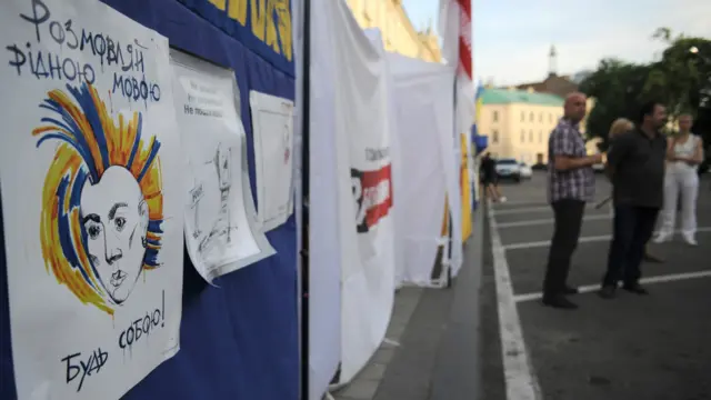 У Львові через мовний закон депутати облради не пускала на роботу губернатора.