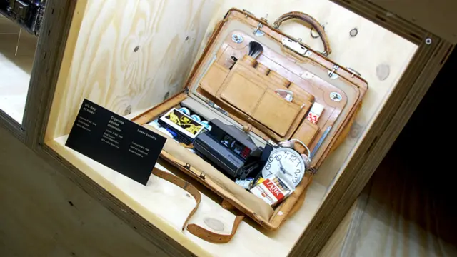 مختلف فلموں میں جیمز بانڈ کے استعمال میں مختلف آلات