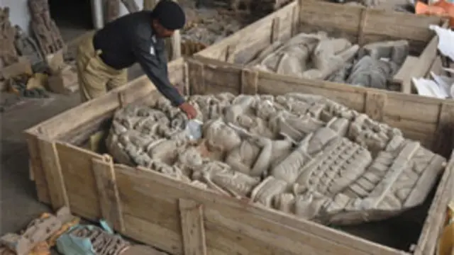 برآمد کیے گئے نوادرات میں بدھا کے مجسمے، مورتیاں، کانسی کے نوادرات اور برتن شامل ہیں