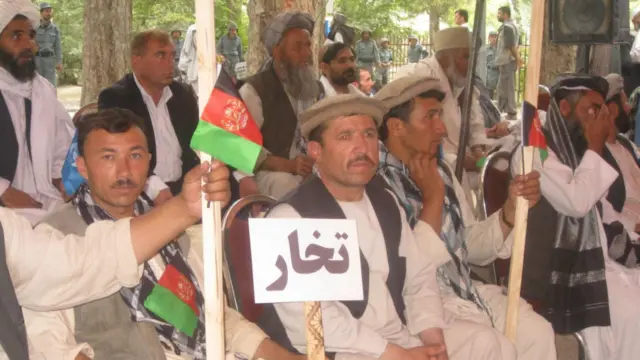 لاریون چې د وفاق اسلامي ګوند په نوښت سمبال شوی وو ګډون کوونکو یې د اداری فساد پر ضد هم شعارونه ورکول.