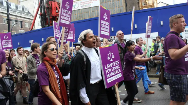 游行队伍来自各行各业