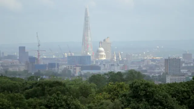 Vista do centro de Londres a partir do mirante de Kenwood House. (Foto: Terry Wilson; BBC Brasil)