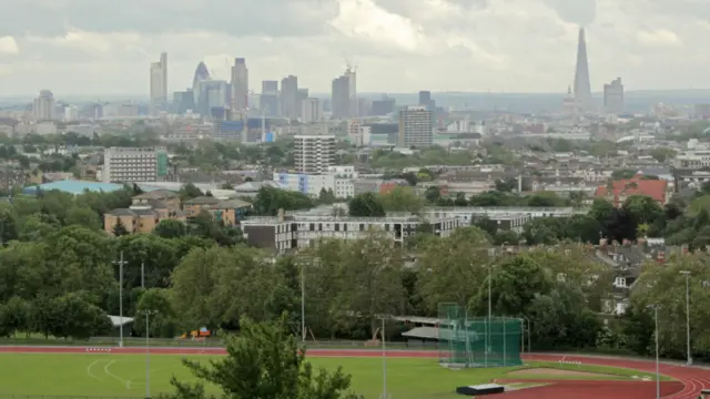 Vista do centro de Londres a partir de Parliament Hill (Foto: Terry Wilson / BBC Brasil)