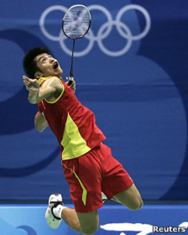 Atleta chino Lin Dan durante un entrenamiento de bádminton en Pekín 2008 