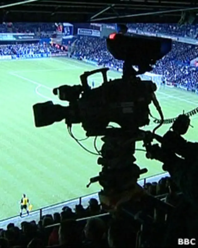 Cámara de la BBC durante un partido de fútbol