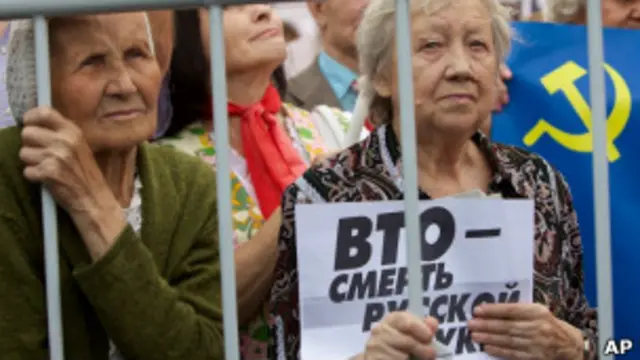 Две женщины на митинге против ВТО