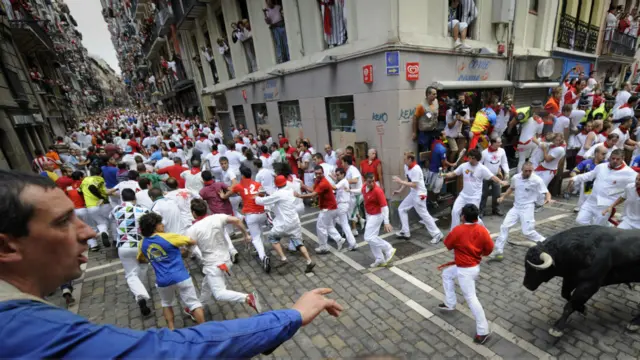 Adu banteng di Pamplona