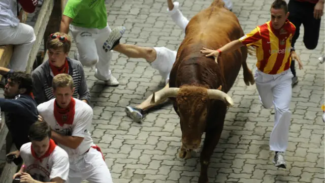 Adu banteng di Pamplona