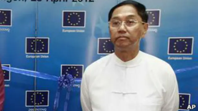 ဒီမိုကရေစီ စနစ် ကို သွားနေတဲ့ အချိန်မှာ ပြုပြင်ပြောင်းလဲ လိုစိတ် နည်းပါးတဲ့ ခေါင်းဆောင် တစ်ဦး အဖြစ် ထင်ရှားသူ ဖြစ်တယ်လို့ ပြော