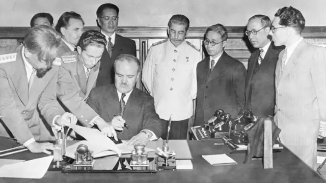 Подписание советско-китайского договора.