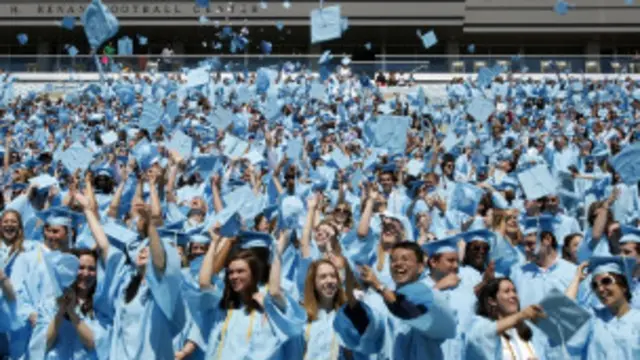 د پاکستان د تعليمي کړنلارې نه د مودو مودو راهیسې خلک سر ټکوي.