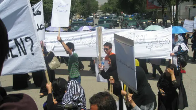 لاریون کوونکو کې د بشري حقونو او د ښځو د حقونو فعالانو هم ګډون درلود. 