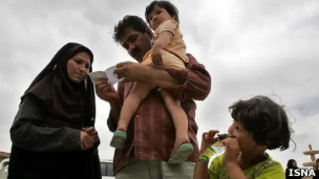 ایران کے محکمۂ داخلہ کا کہنا ہے کہ ملک میں دو تہائی افغان مہاجرین غیر قانونی ہیں۔