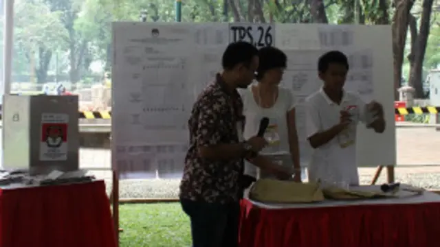 KPU diminta menunda penetapan Daftar Pemilih Tetap (DPT).