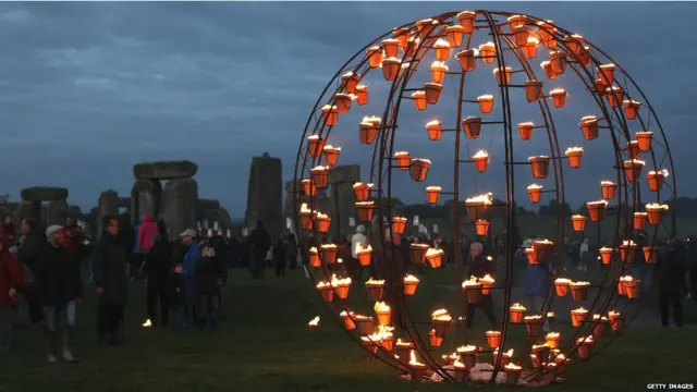 Вогняний сад, який працюватиме три вечори, створила французька арт-група Campagnie Carabosse як проект для фестивалю Лондон 2012.